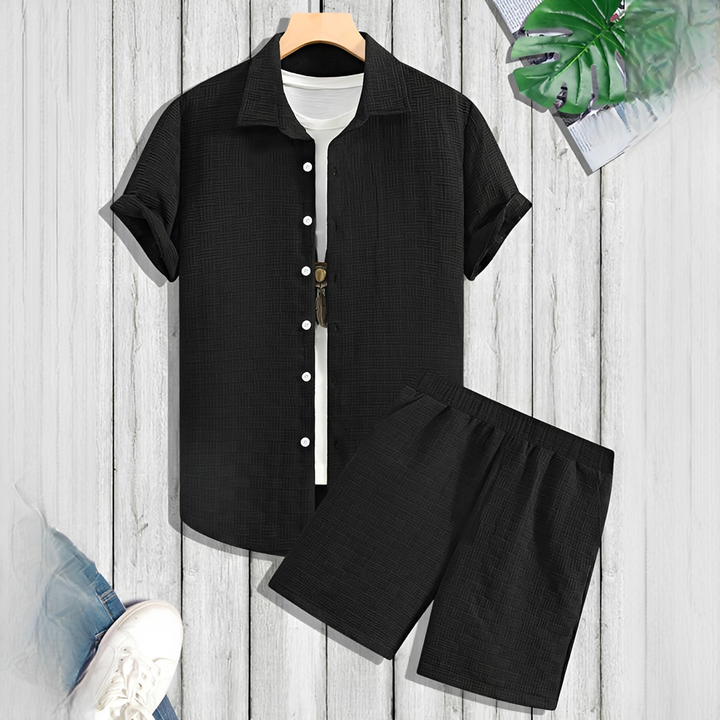 Conjunto masculino de verão 2 peças: camiseta e shorts. Roupa confortável para a moda casual, praia e férias com estilo moderno.