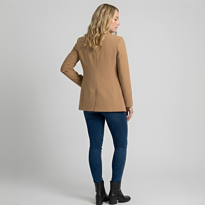 Blazer feminino versátil, perfeito para roupa social e casual chic. Outwear de primavera-verão com estilo.