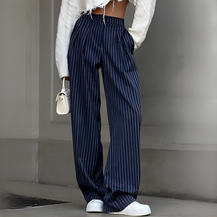 Calças femininas largas plissadas azul marinho para um look casual de verão, confortáveis e elegantes.