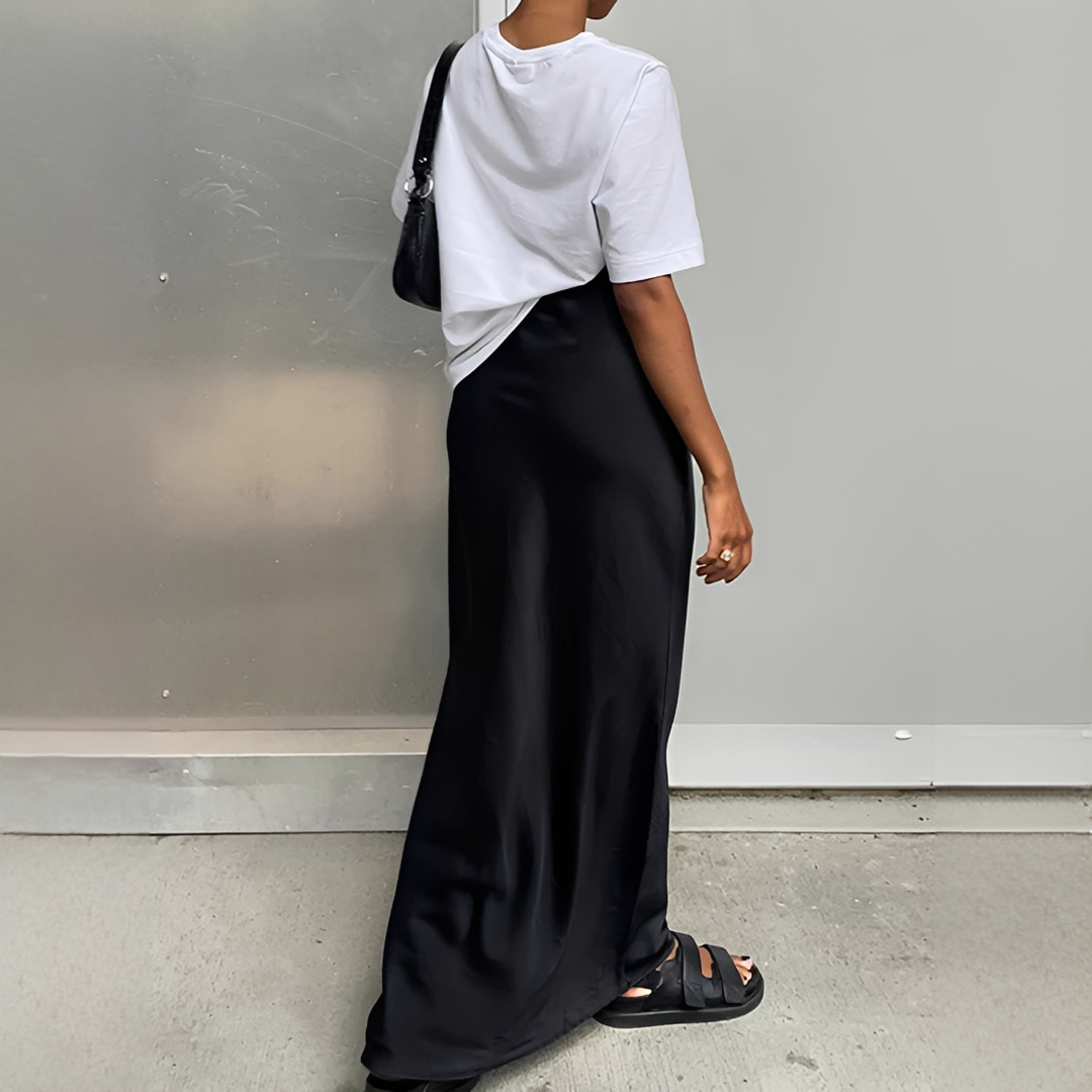 Saia longa feminina utilitária com bolsos. Estilo casual elegante, perfeita para moda verão e outono. Roupa versátil.