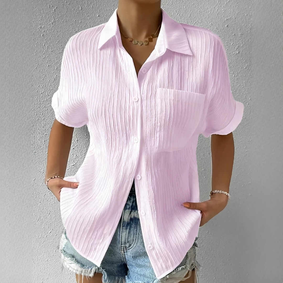 Camisa feminina casual de manga curta versátil, perfeita para escritório ou lazer. Moda feminina elegante e confortável.