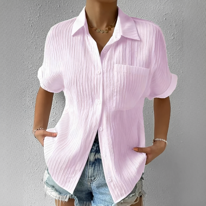 Camisa feminina casual de manga curta versátil, perfeita para escritório ou lazer. Moda feminina elegante e confortável.