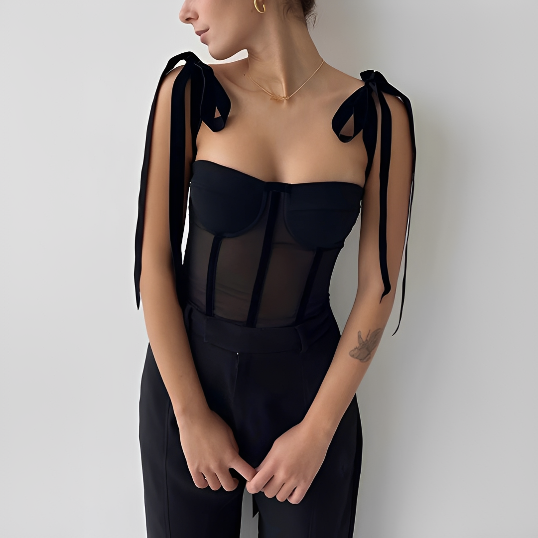 Top feminino Sheralyn preto elegante. Estilo regata cropped versátil para verão casual ou chique.