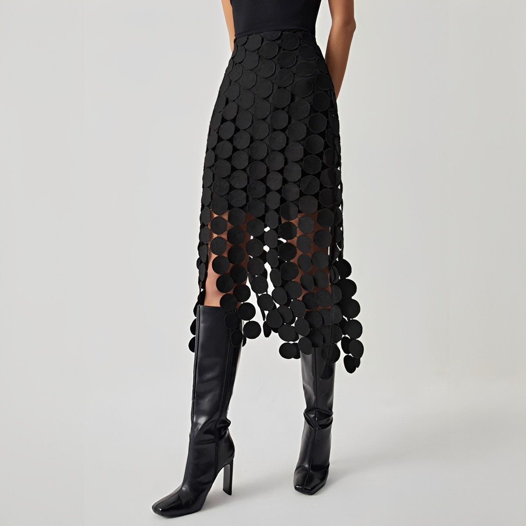 Saia feminina preta Martha, versátil para o dia a dia, ideal para visuais elegantes de verão ou casual chique.