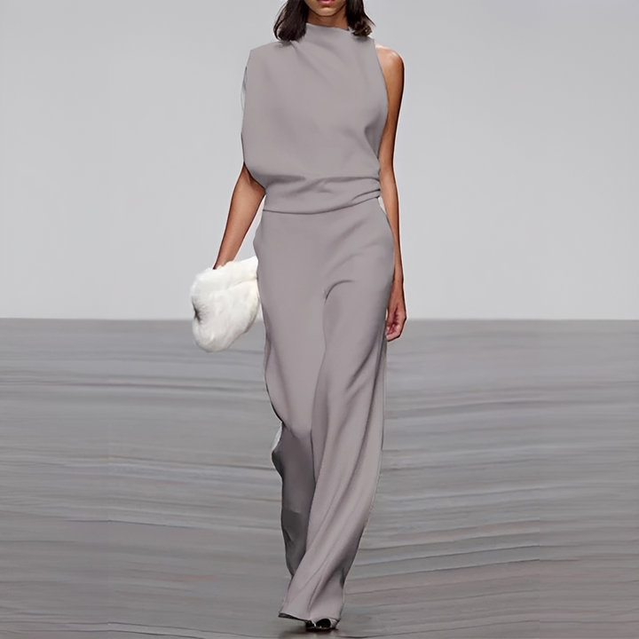 Macacão elegante feminino de pernas largas e decote redondo, promovendo um estilo moderno e confortável.