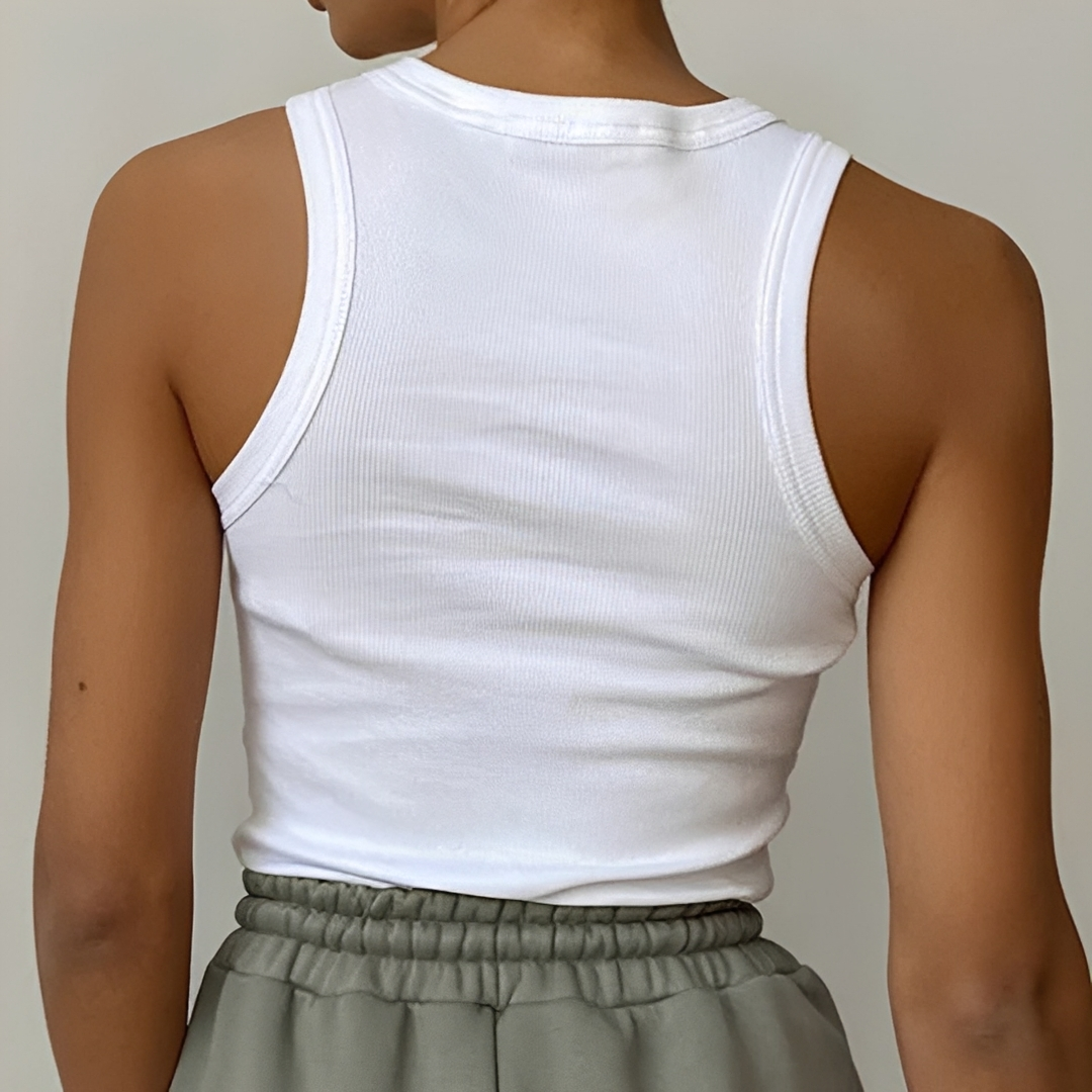 Top feminino casual sem mangas, fresquinho e básico. Roupa feminina ideal para o verão e estilo dia a dia confortável.