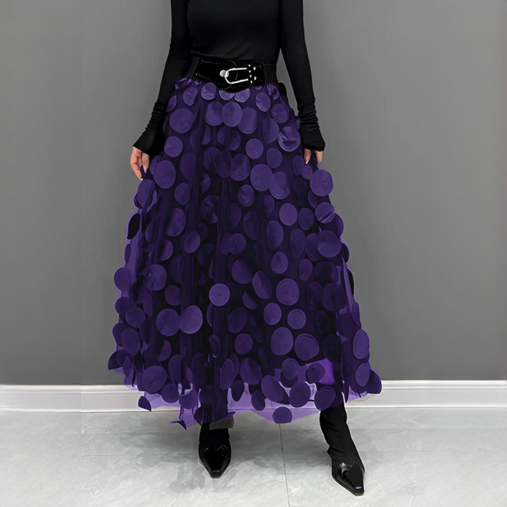 Saia feminina versátil de cintura alta, ideal para looks casuais ou formais, com toque atemporal.