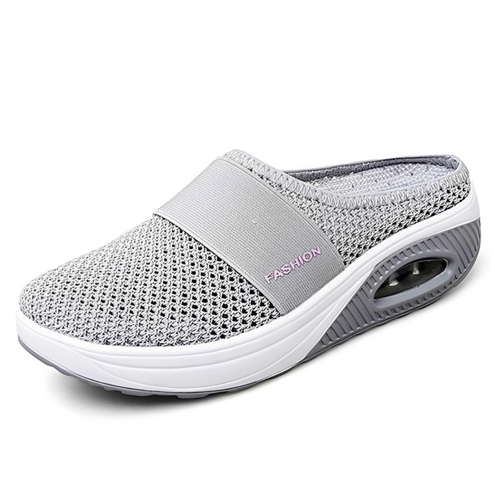 Calçado feminino moderno de cores variadas, ideal para o conforto e estilo do dia a dia.