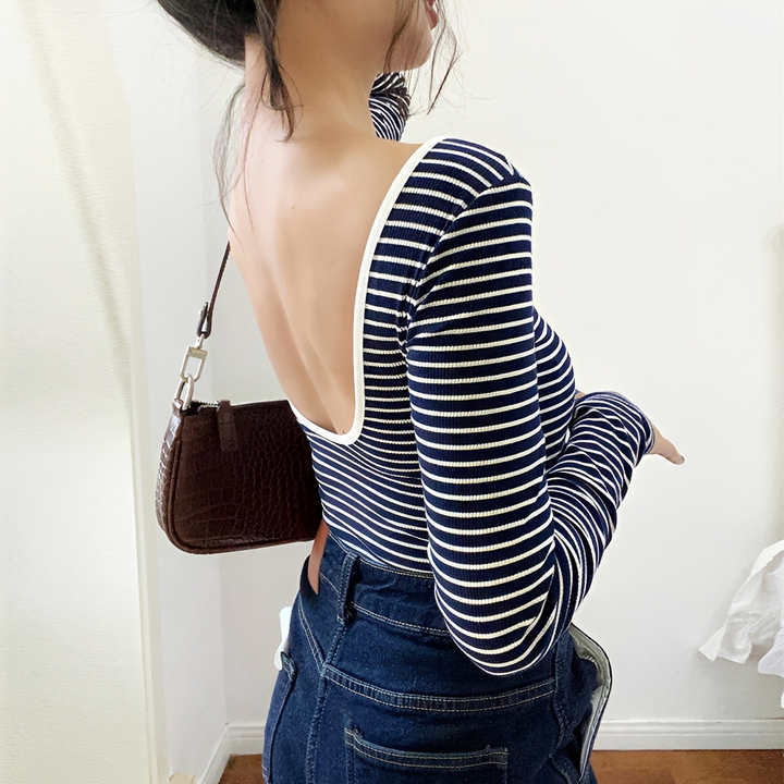 Body feminino casual listrado de manga comprida e costas abertas. Peça versátil para primavera.