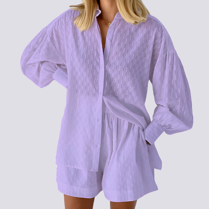 Conjunto feminino de verão com estilo solto. Duas peças elegantes, perfeitas para roupa casual e de viagem.