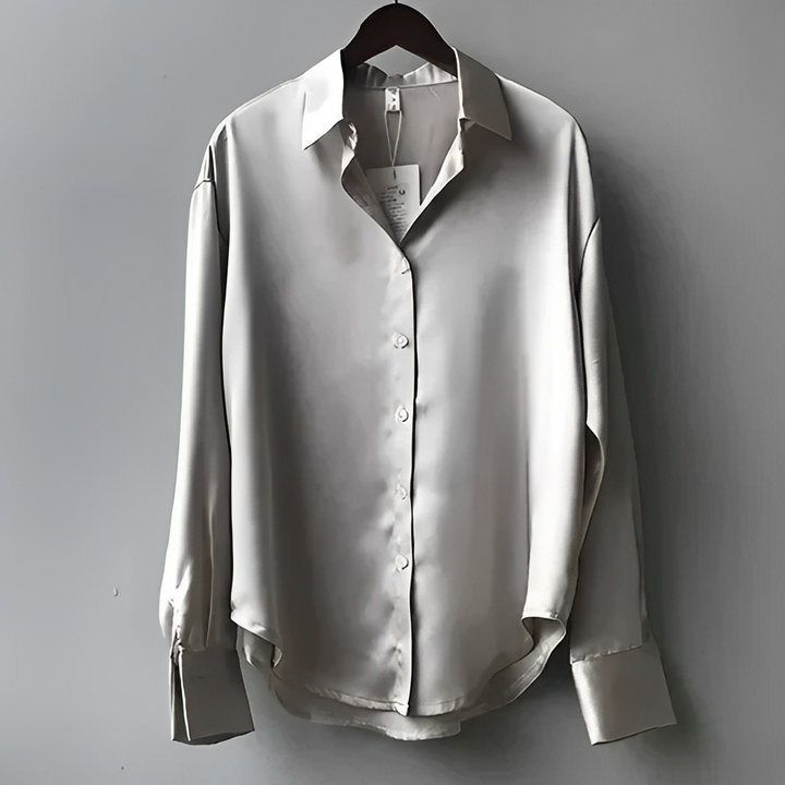 Blusa feminina versátil com botões para primavera/verão. Roupa elegante e casual chic para o dia a dia.