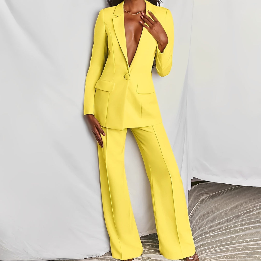 Conjunto feminino versátil de blazer e calças sociais. Ideal para look profissional ou roupa de festa elegante.