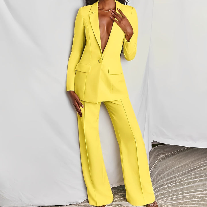 Conjunto feminino versátil de blazer e calças sociais. Ideal para look profissional ou roupa de festa elegante.