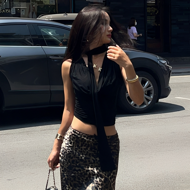 Top feminino slim fit sem mangas, confortável e elegante, perfeito para moda verão e ocasiões casuais.