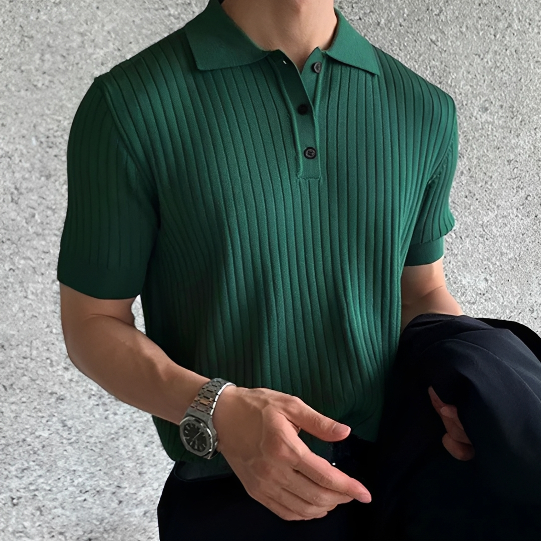 Camisa polo masculina de manga curta, ideal para verão. Peça de roupa masculina com estilo elegante, conforto e versatilidade.