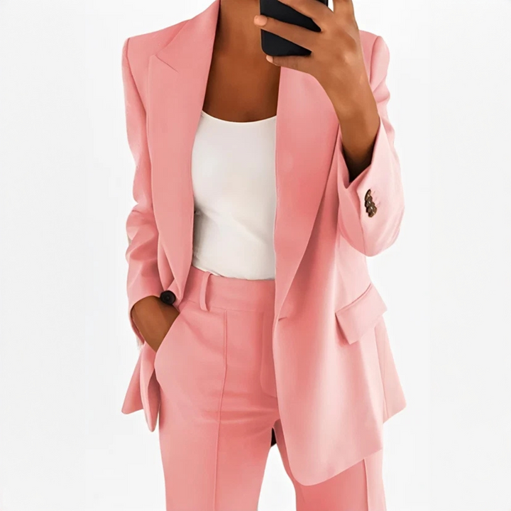 Blazer e calça feminina para escritório. Terno social versátil para trabalho e eventos.