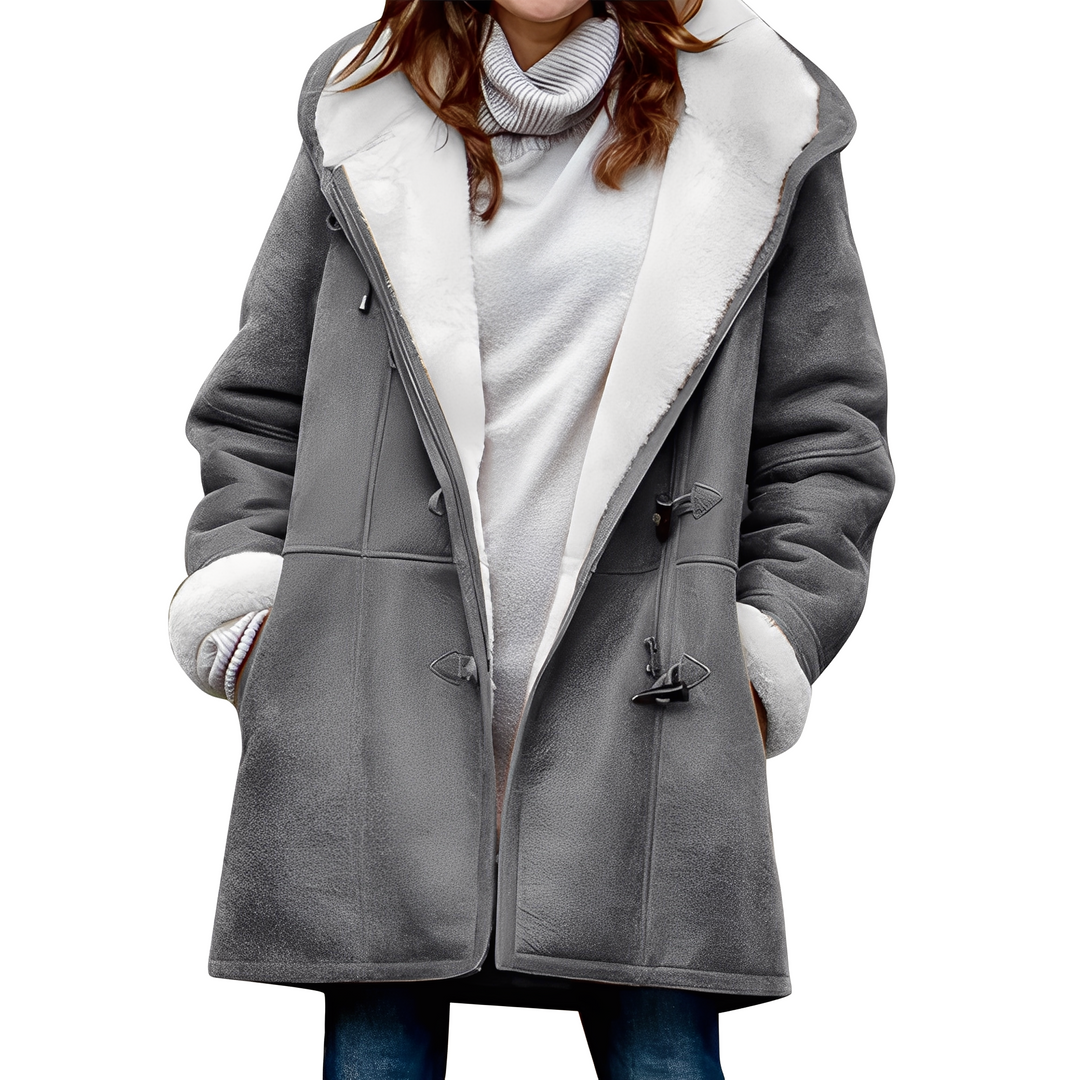Casaco feminino cinza estilo duffle casual com capuz para inverno. Roupa feminina e agasalho confortável.