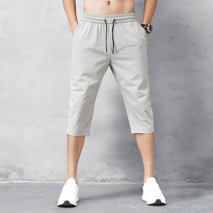 Shorts masculino casual de verão, com tecido stretch para máxima flexibilidade. Roupa masculina confortável e estilosa.