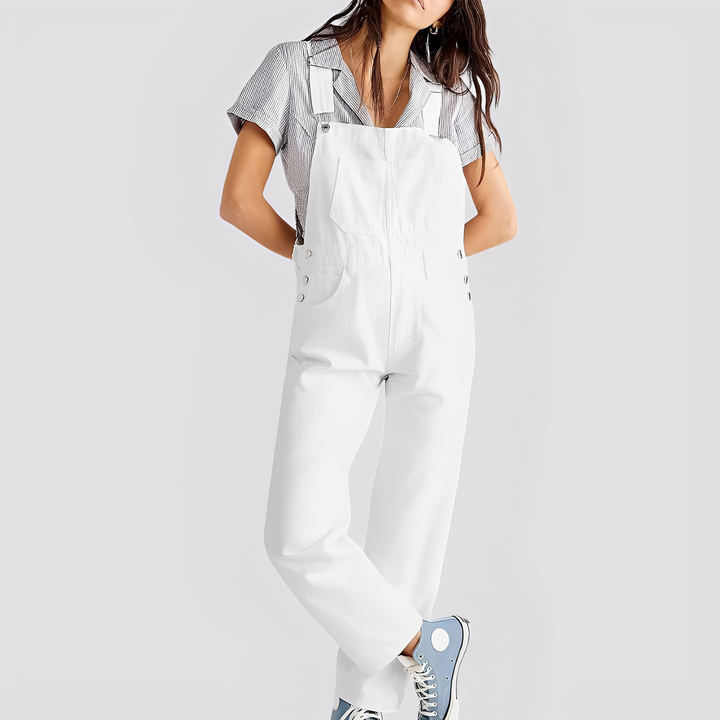 Jardineira jeans feminina casual solta Mildred, modelo versátil e elegante para o dia a dia.