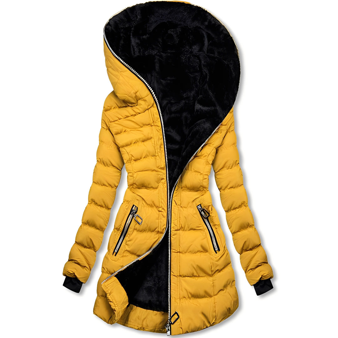 Mulher vestindo jaqueta feminina moderna com capuz. Look de inverno elegante e funcional.