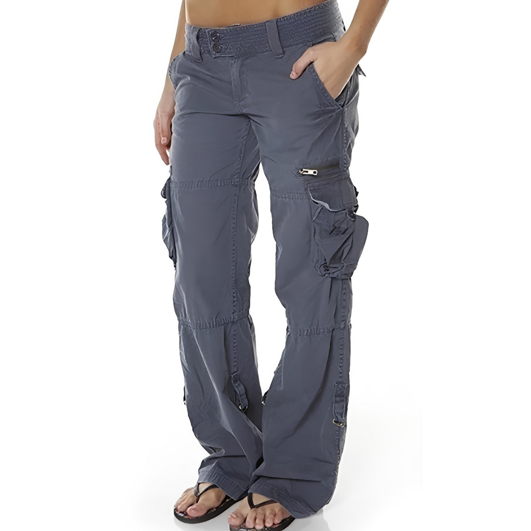 Calça feminina Matilda cinza, de estilo cargo. Peça folgada e moderna, ideal para conforto casual.