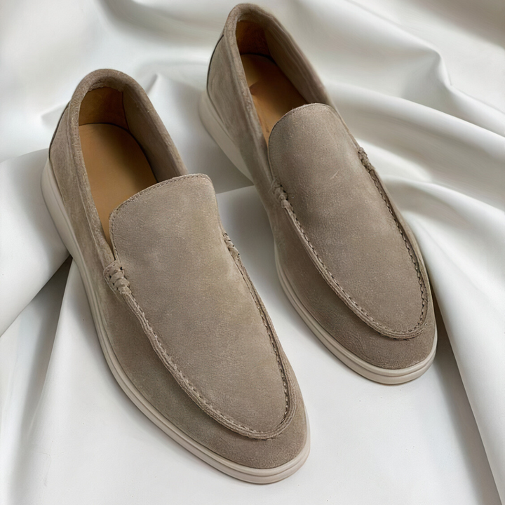 Mocassim masculino moderno, garantindo conforto e estilo para o homem contemporâneo.