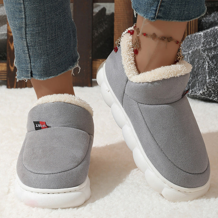 Tênis feminino de pelúcia elegante para inverno. Calçado quente e confortável com plataforma casual.