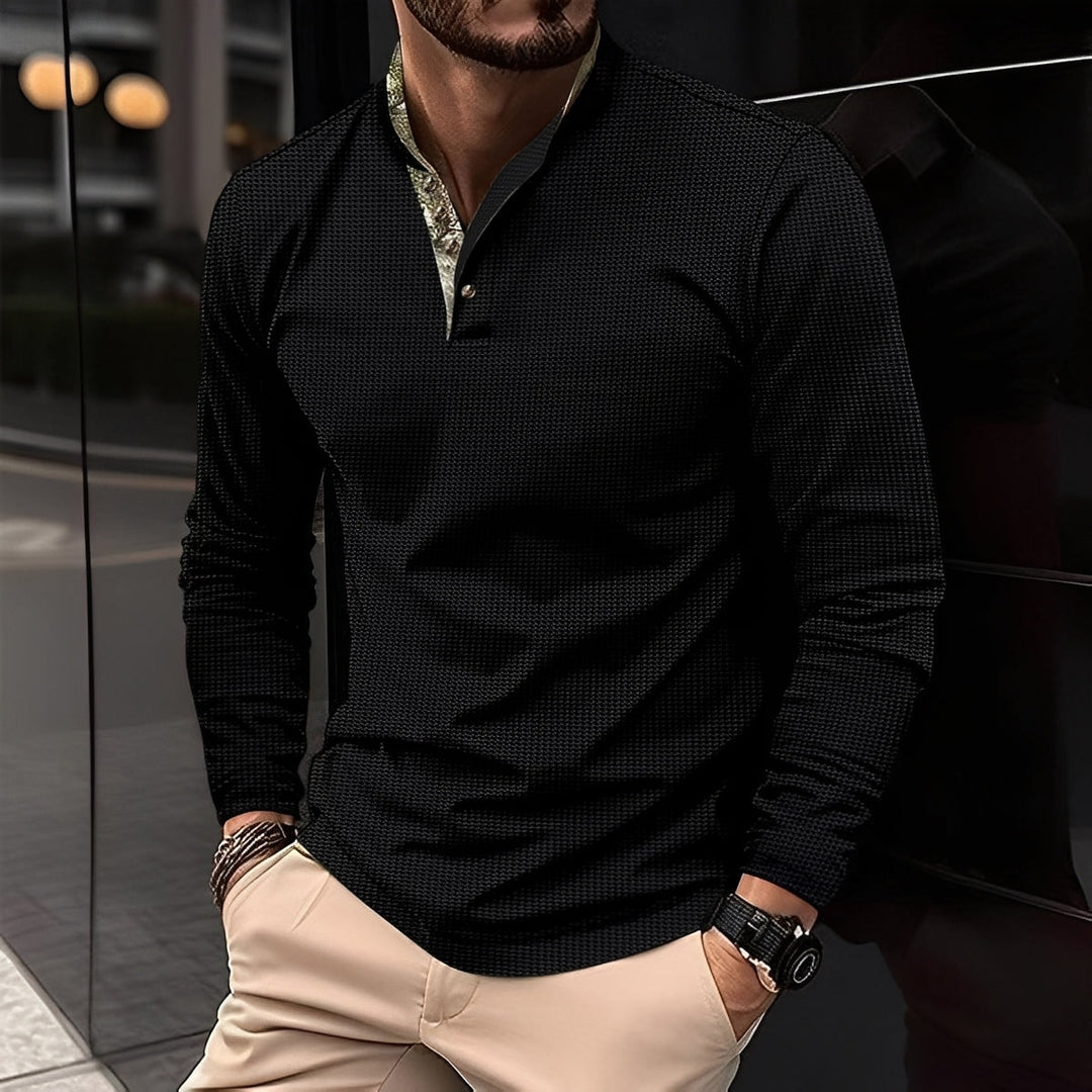 Camisa polo masculina de manga longa com textura waffle, ideal para um visual casual e moderno.