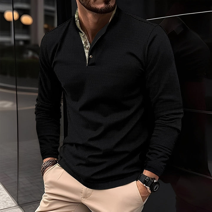 Camisa polo masculina de manga longa com textura waffle, ideal para um visual casual e moderno.