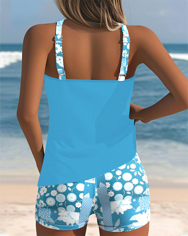 Tankini estampado feminino com shorts de banho, estilo e cobertura para praia.