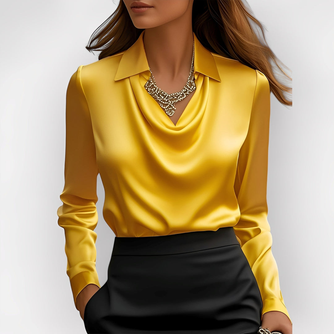 Blusa feminina de manga longa com decote drapeado. Essencial para um estilo elegante e versátil.