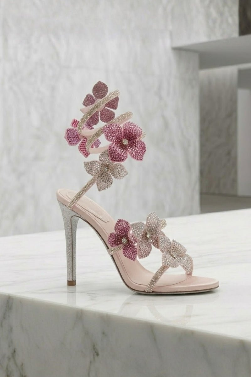 Sapato de dança latina feminino com salto alto e laço. Disponível em branco, ouro, pink, preto, prata.