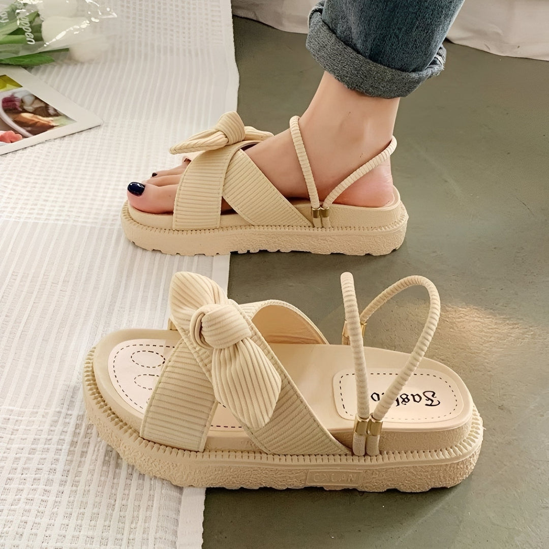 Sandálias femininas Sammy casuais, perfeitas para o verão e praia. Estilo e conforto para seus momentos de lazer.