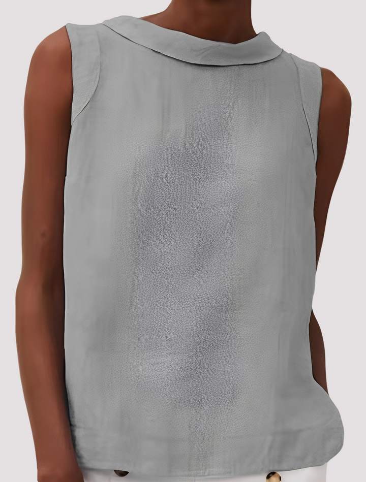 Detalhe do top casual feminino sem mangas, leve e fresco. Blusa perfeita para o verão, estilo e conforto para a mulher moderna.