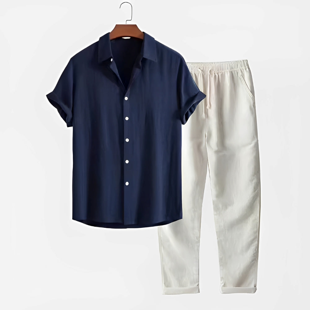 Detalhe do conjunto masculino de verão. Camisa e shorts coordenados, evidenciando tecido leve e caimento confortável.