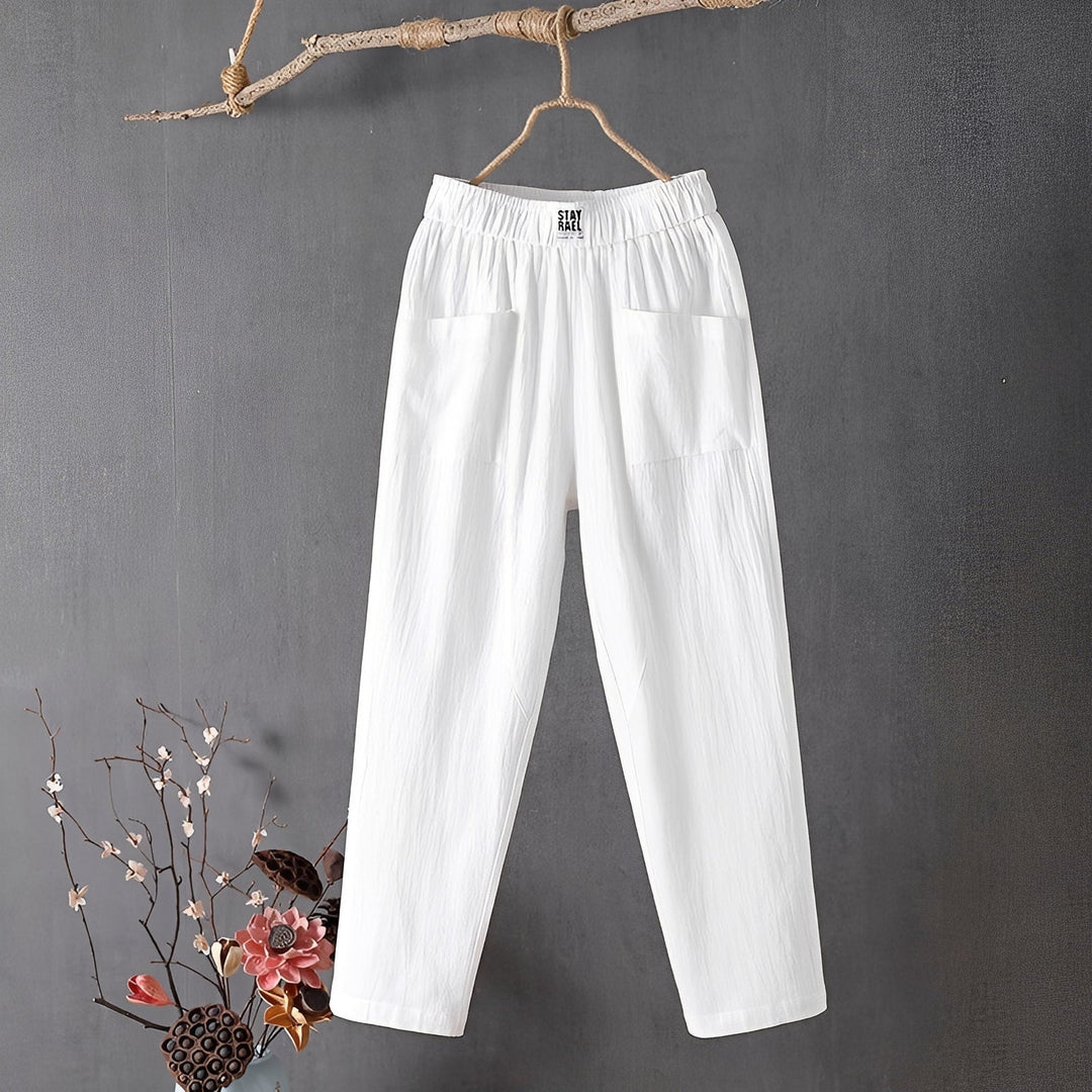 Calça feminina casual Maisy, modelo solto e confortável. Multiuso para diversas ocasiões do dia a dia.