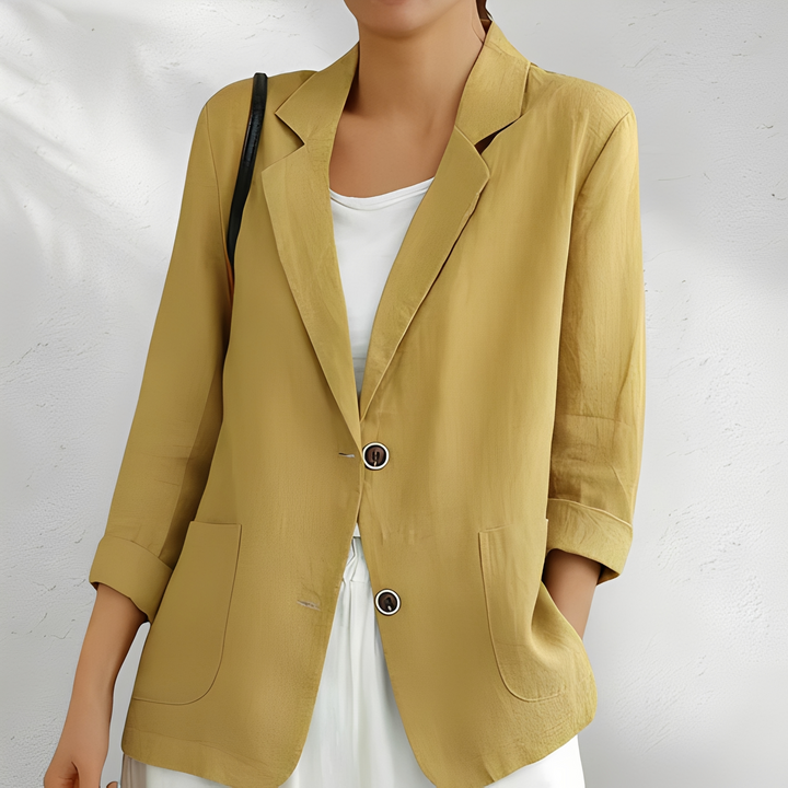 Blazer feminino de verão Divinna, com caimento leve e descontraído. Roupa feminina ideal para elegância casual.