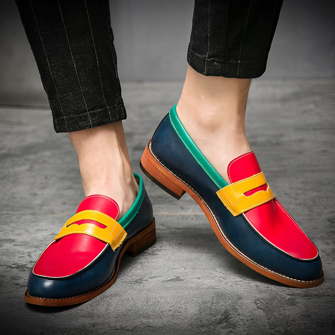 Mocassim masculino vermelho elegante casual slip-on, ideal para looks de primavera-verão com conforto e estilo.