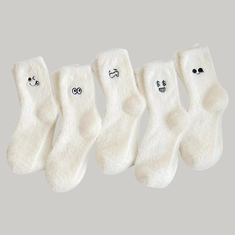 Coleção de meias femininas fofas para inverno. Conforto e estilo casual para os seus pés. Perfeitas para presente.
