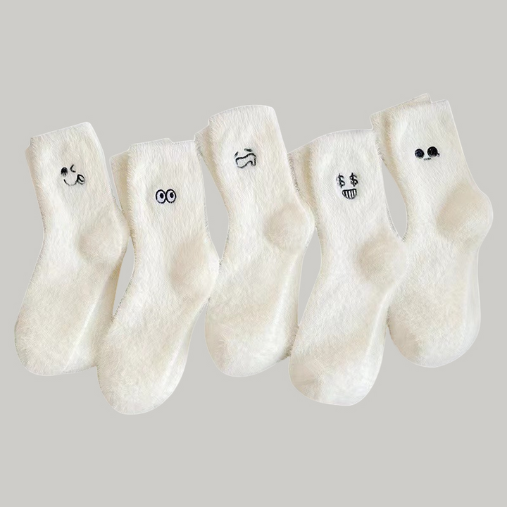 Coleção de meias femininas fofas para inverno. Conforto e estilo casual para os seus pés. Perfeitas para presente.