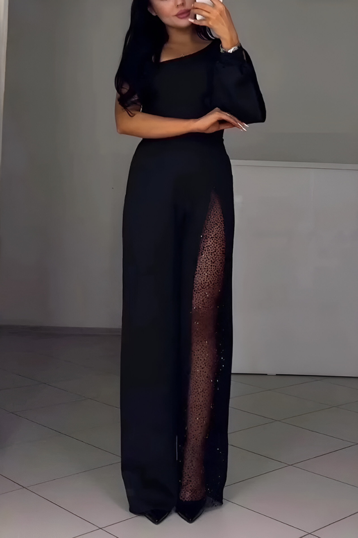 Macacão feminino confortável e estiloso com design moderno e pernas largas, perfeito para um look elegante e casual.