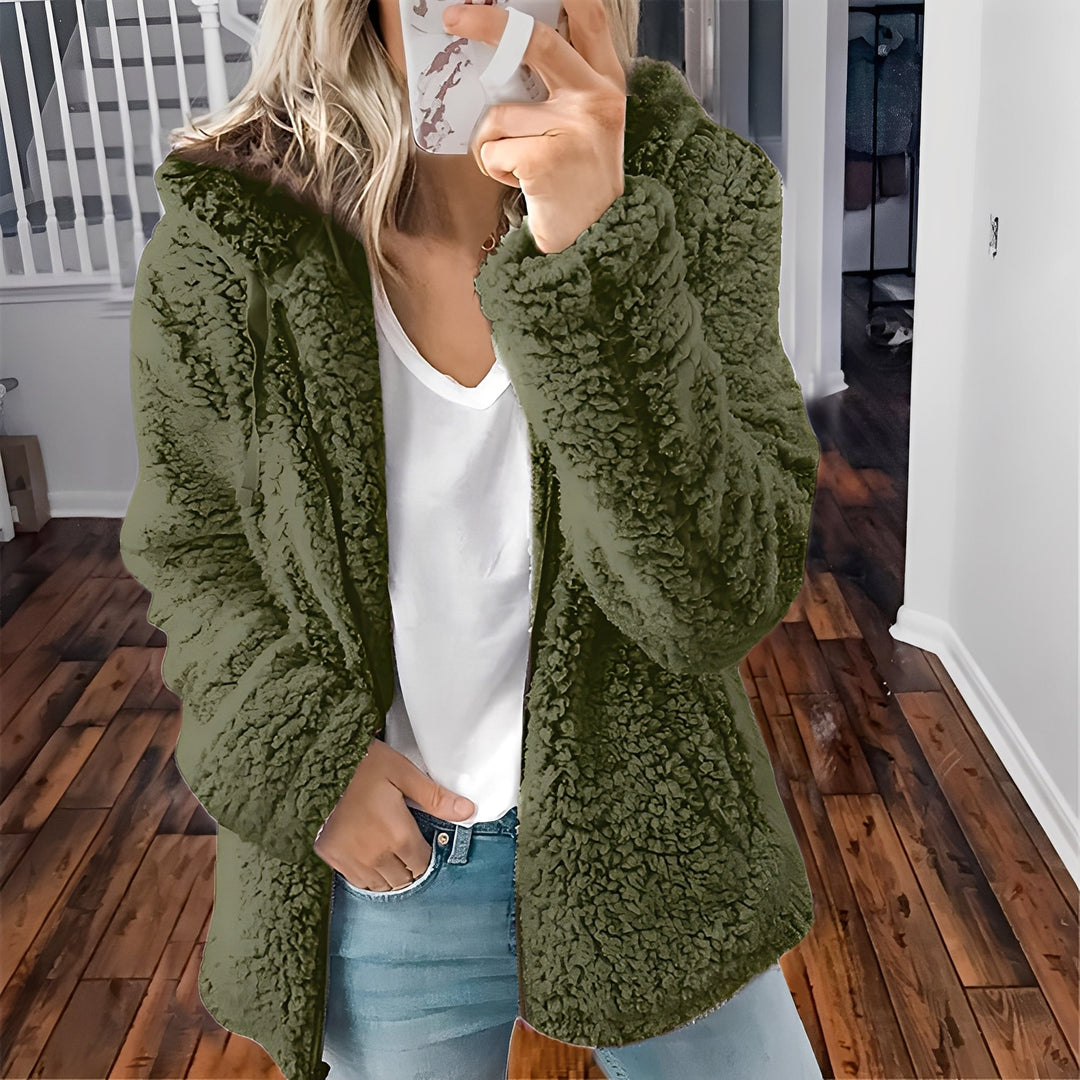 Agasalho feminino confortável e quente com capuz, ideal para o vestuário de inverno.