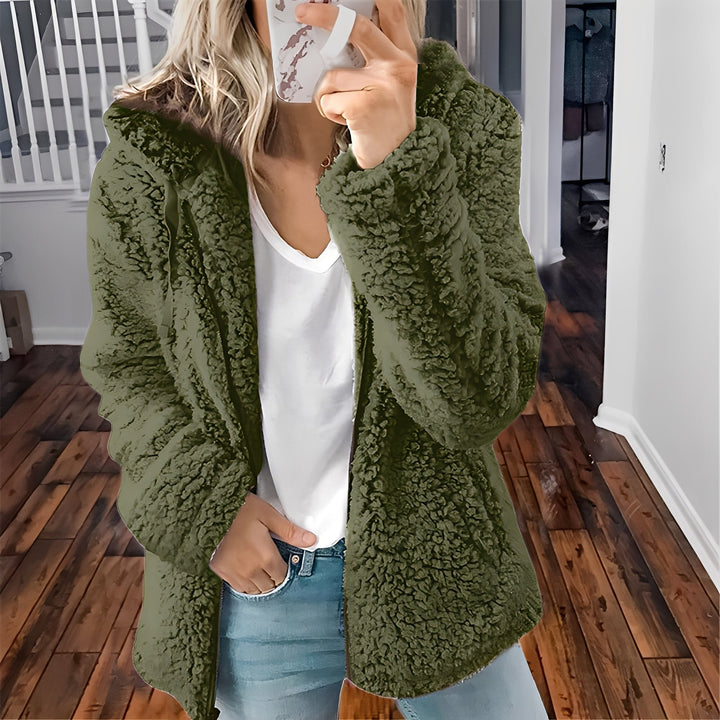 Agasalho feminino confortável e quente com capuz, ideal para o vestuário de inverno.