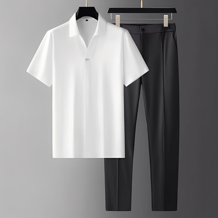 Conjunto masculino elegante de polo curto e calças. Ideal para primavera/verão, oferecendo estilo casual e conforto.