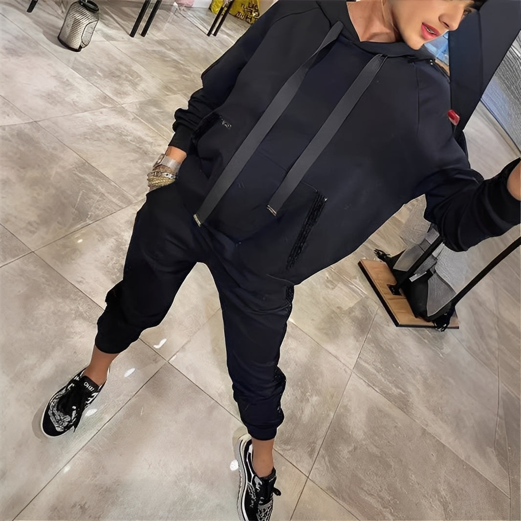 Estilo moderno: conjunto de moletom feminino e calça. Perfeito para conforto diário e moda casual em estações amenas.