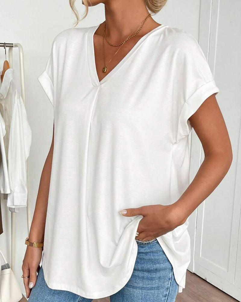 Camiseta feminina para verão, fresca e com design descomplicado.