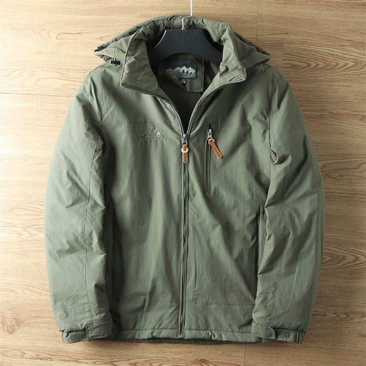 Jaqueta masculina Randolf versátil. Perfeita para aventura, caminhada e viagem, oferecendo proteção e estilo casual.