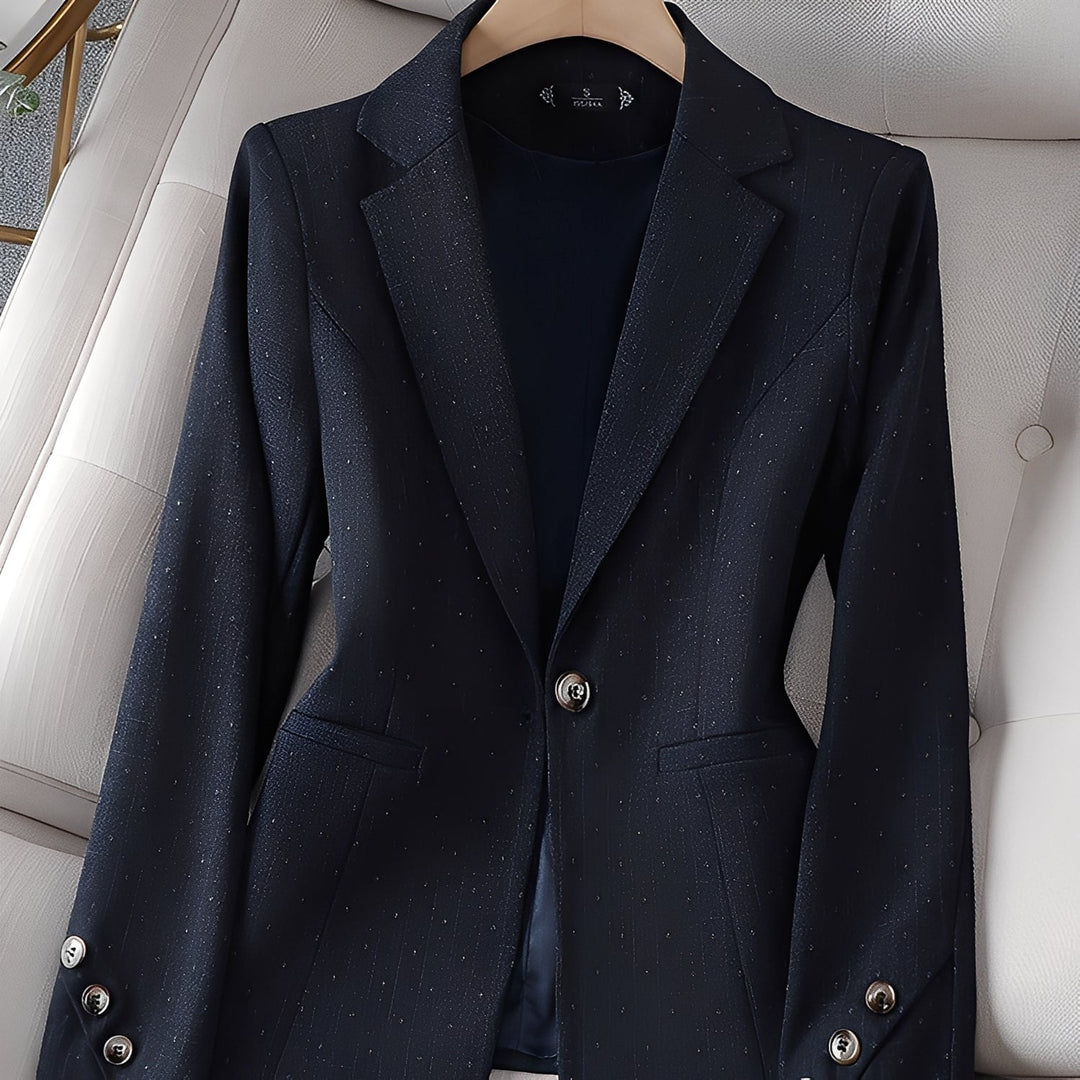 Blazer feminino elegante com padrão xadrez. Peça chave para um estilo moderno e versátil no outono inverno.