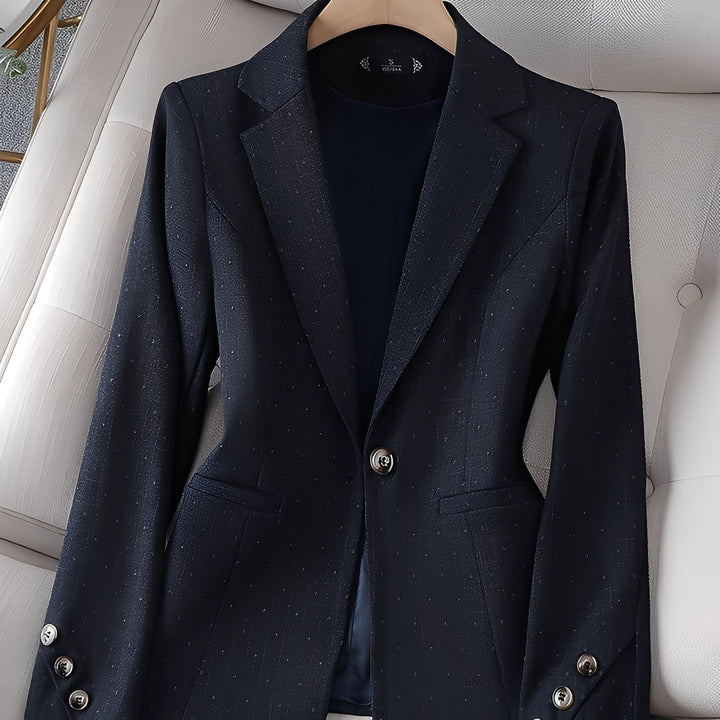 Blazer feminino elegante com padrão xadrez. Peça chave para um estilo moderno e versátil no outono inverno.