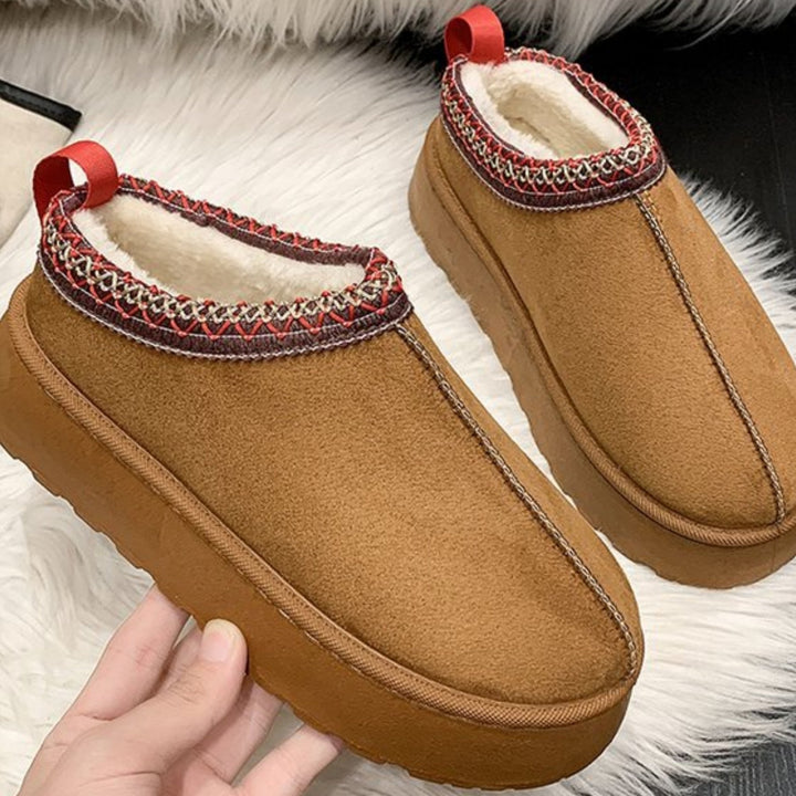 Botas femininas de neve estilo muffin, quentes e elegantes para o inverno. Conforto e moda em calçado feminino.